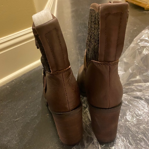 Lug Sole Chunky Heel Buckle Detail Engineer Boots - Picture 14 of 14